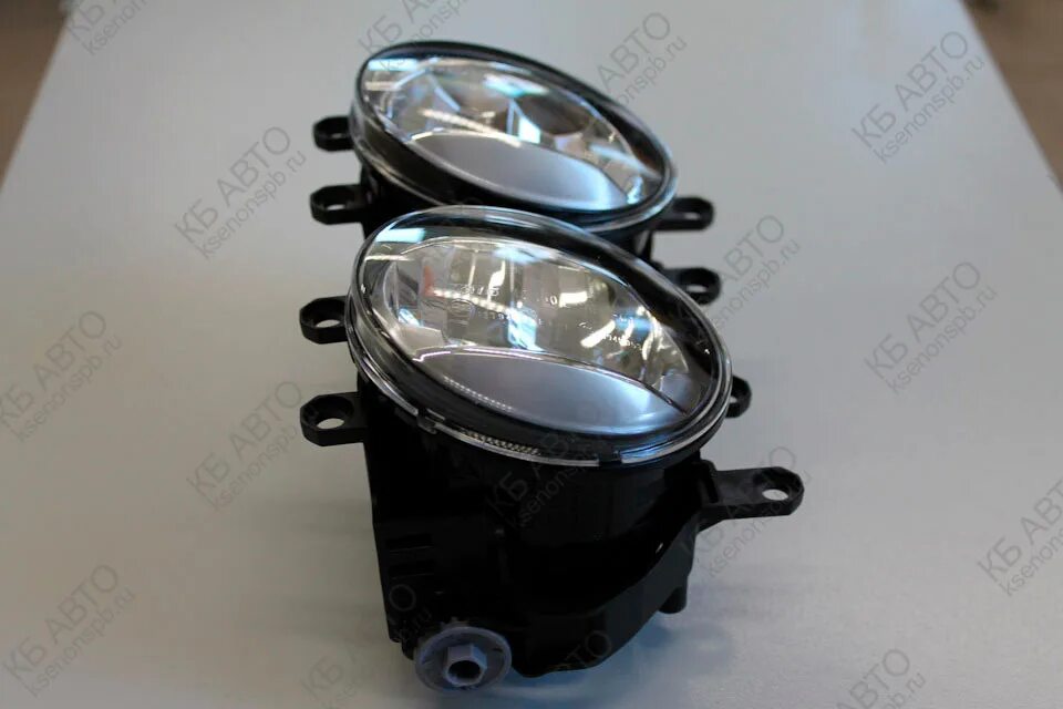 Противотуманные фары светодиодные toyota. Bi led ПТФ Toyota RAV- 2007. Led ПТФ Toyota Avensis 2004. ПТФ лед Тойота Матрикс. Тойота Hilux 2014 ПТФ.