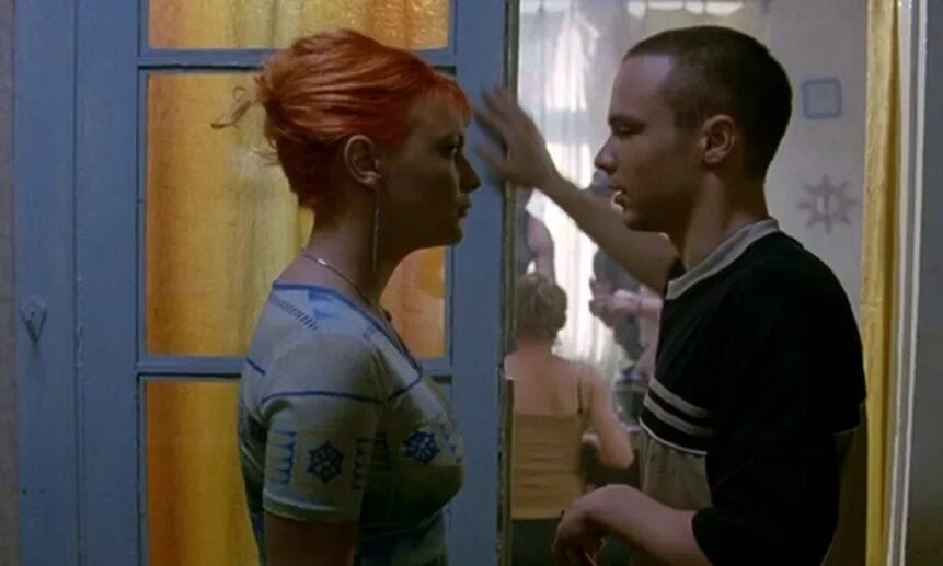 Напуганная Оксана Акиньшина В Лифчике – Игры Мотыльков (2004)