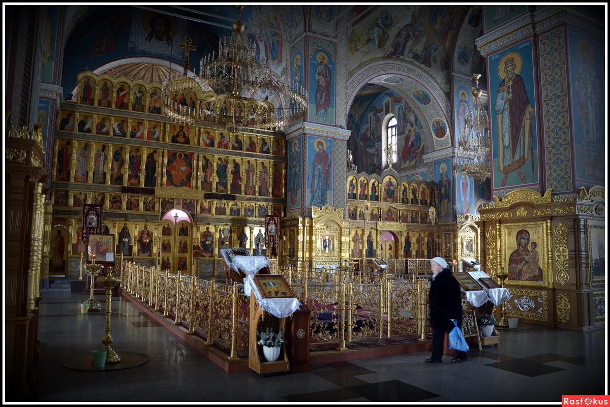 Освящение кафедрального собора в саранске алексий. Спасо-преображенский собор г. Губкинский преображенский храм внутри. Спасо-преображенский кафедральный собор губкин. Спасо-преображенский собор губкин внутри.