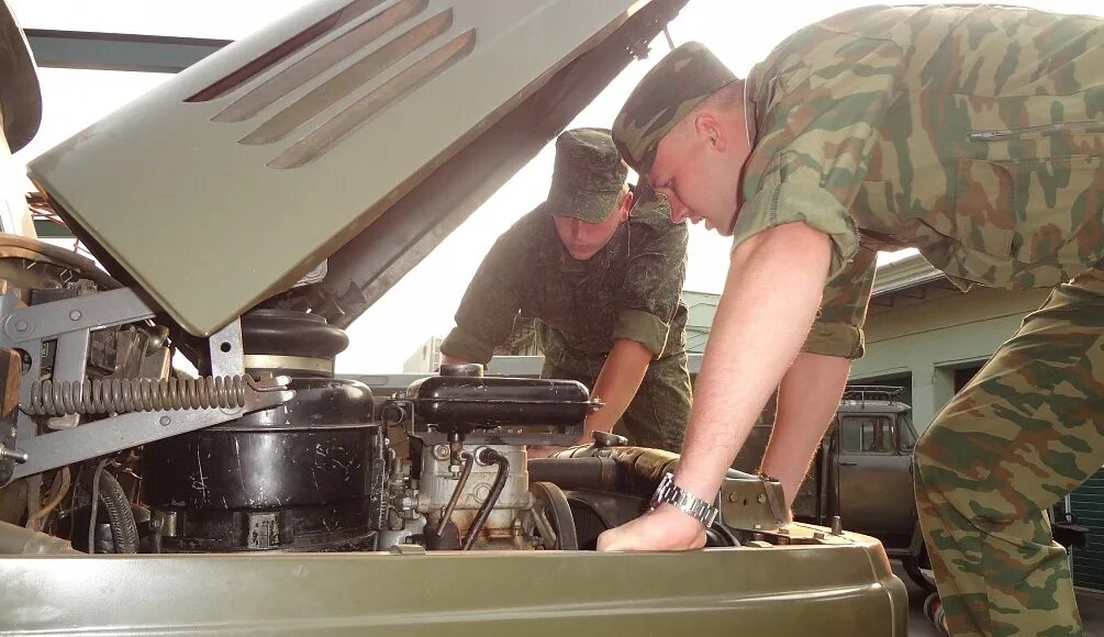 В ч ремонтная. Обслуживание военной техники. Техническое обслуживание и ремонт военной техники. Обслуживание техники в армии. Подготовка военной техники.