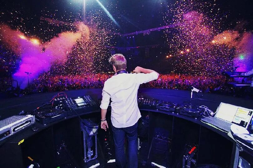 Armin van buuren la la la. Armin van buuren la la la. Dj gaia armin. ван бюрен 2022. фомин ван бюрен.