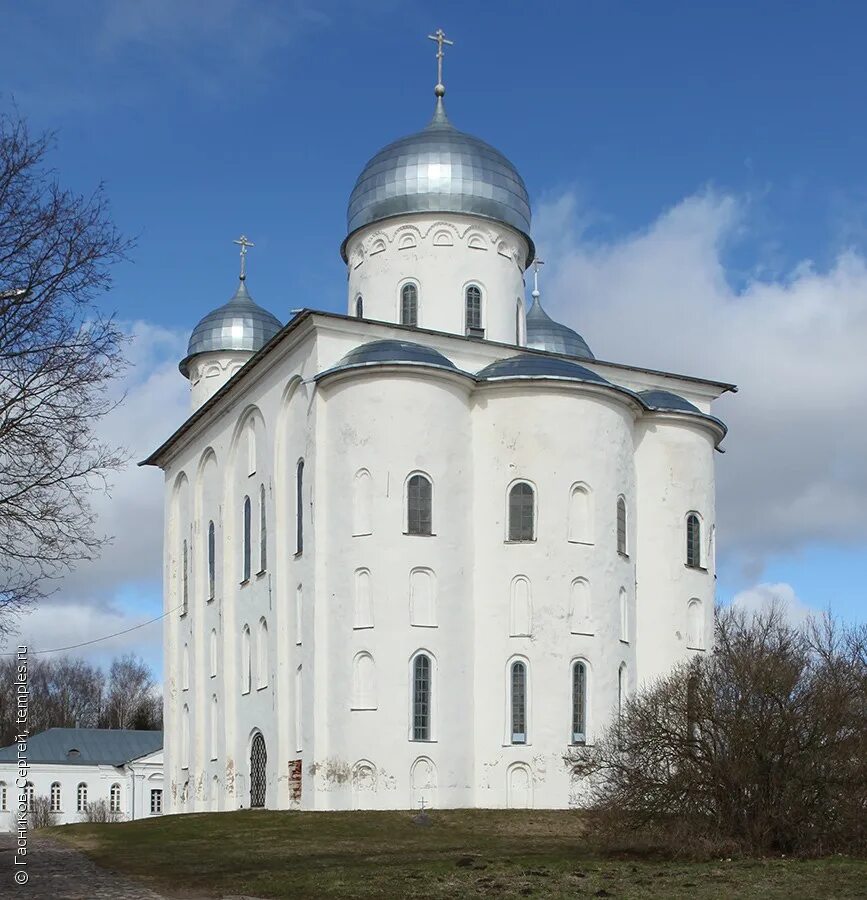 Георгиевский собор в юрьевом монастыре в новгороде. Георгиевский собор юрьева монастыря 1119. Георгиевский собор юрьева монастыря. Георгиевский собор юрьева монастыря великий новгород. Георгиевский собор юрьева монастыря в новгороде 12 век.