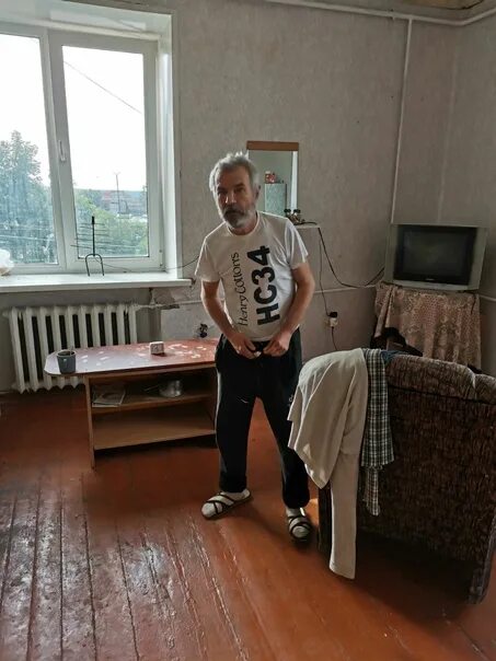 Бомж с книгой. Запуск котла. Помощь дяди. Дядя прошу тебя помоги твоей племяннице оле. Помощь дяди.