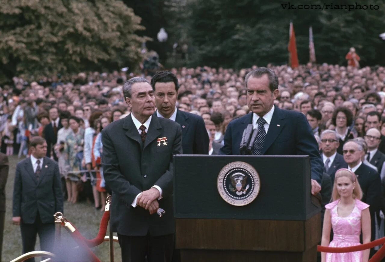 Визит никсона в москву 1972. Никсон и брежнев 1972. Брежнев и никсон в сша 1973. Визит л. Визит никсона в москву 1972.