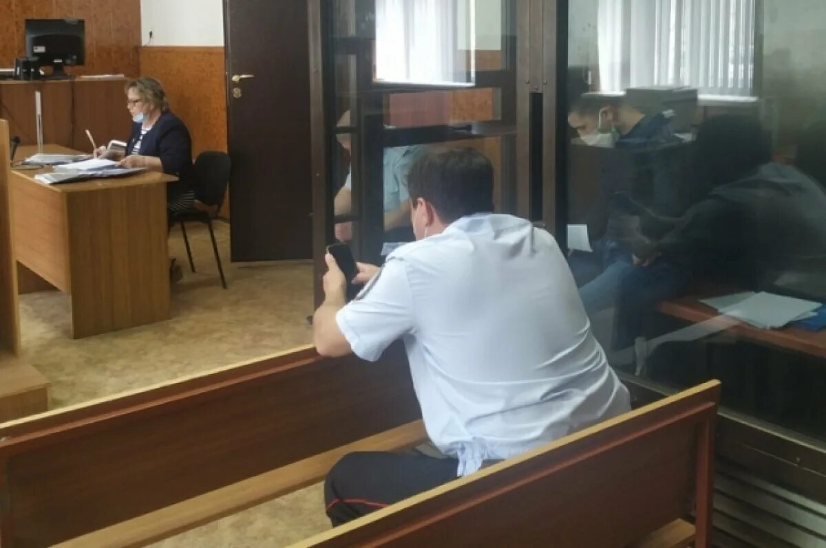 Подсудимый 13. Суд тверь. подсудимый в суде. человек в суде.