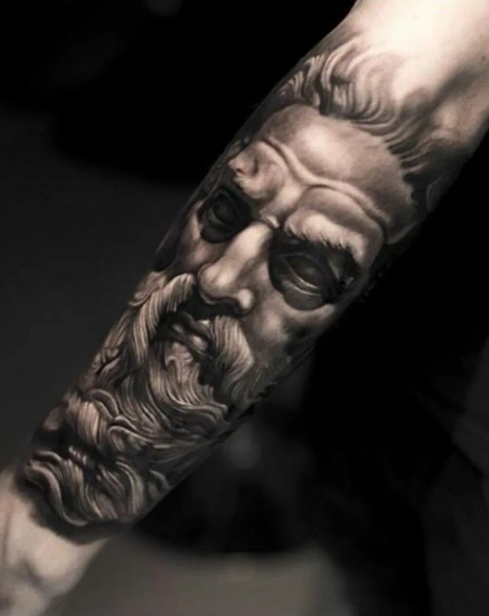 Бог дионис тату. Тату рукав в греческом стиле. Греческий бог арес тату. Тату боги олимпа. Рукав зевс.