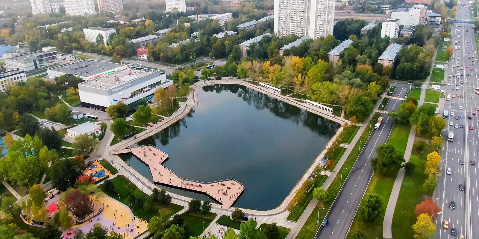 Куда свао. Пруд Марс в Алтуфьево. Сквер у пруда Марс Алтуфьево. Пруд в Алтуфьево Москва Марс. Марс пруд в Алтуфьево реконструкция.