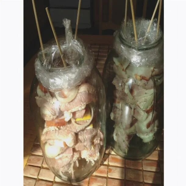 шашлык из свинины в банке. мясо на шпажках в духовке. шашлыки в банке на шпажках. шашлыки в банке на шпажках. шашлык из свинины на шпажках.