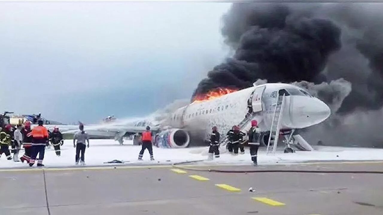 Суперджет 100 авиакатастрофа. Крушение SSJ 100 В Шереметьево. 5 Мая авиакатастрофа SSJ-100 В Шереметьево. Катастрофа сухой Суперджет 100 в Шереметьево.