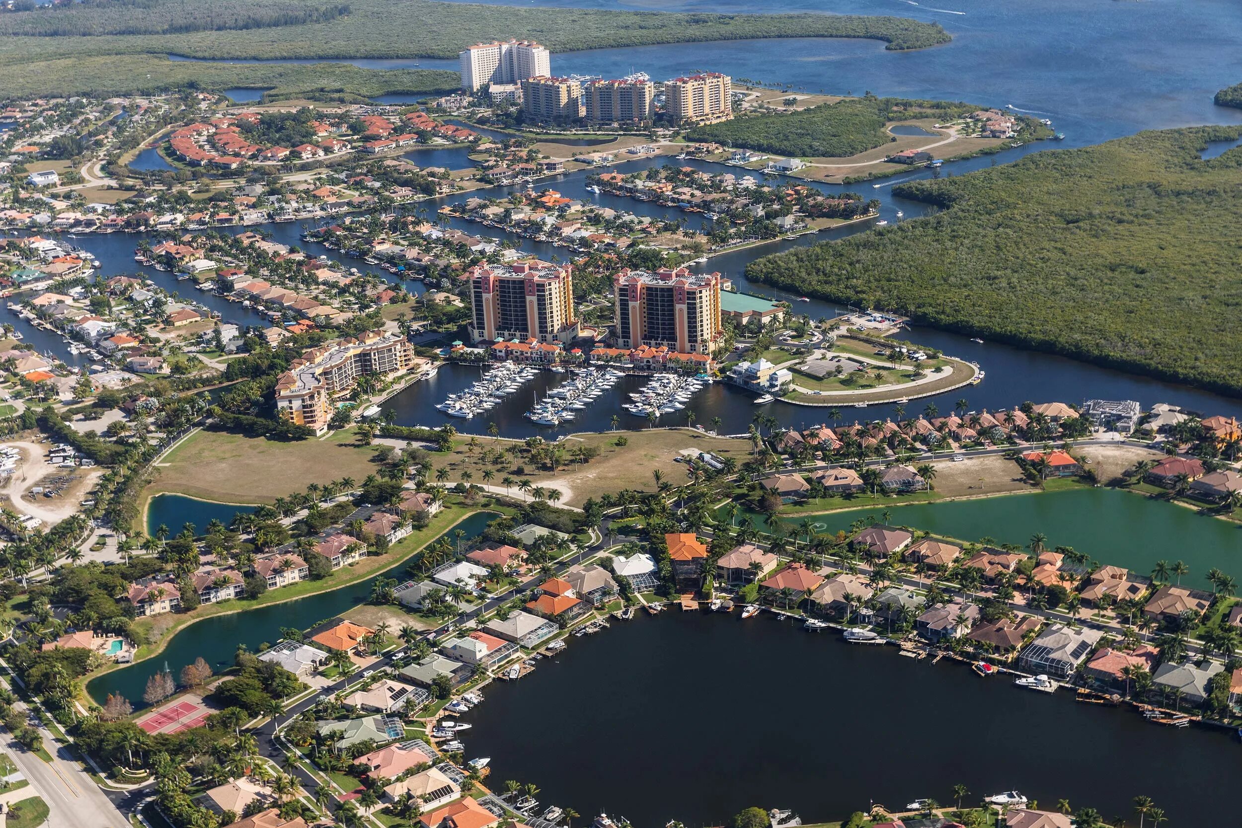 Нейплс флорида комьюнити. Кейп корал. Cape coral florida сша. Cape coral florida сша. Аирскейп фото.