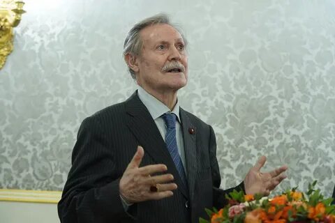 Ю м соломин