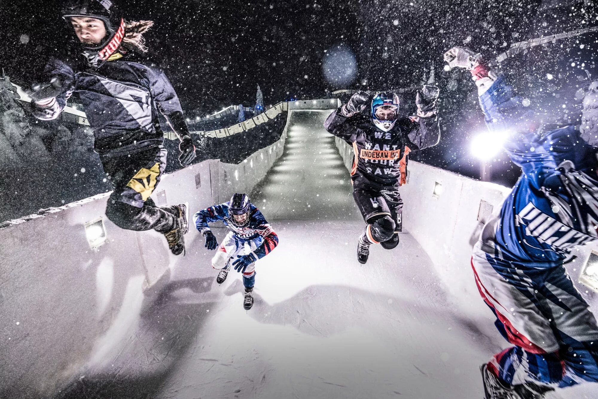 Айс кросс. Айс кросс даунхилл. Ред Булл айс кросс. Red bull Ice Cross игора. Ice Cross Downhill трасса.