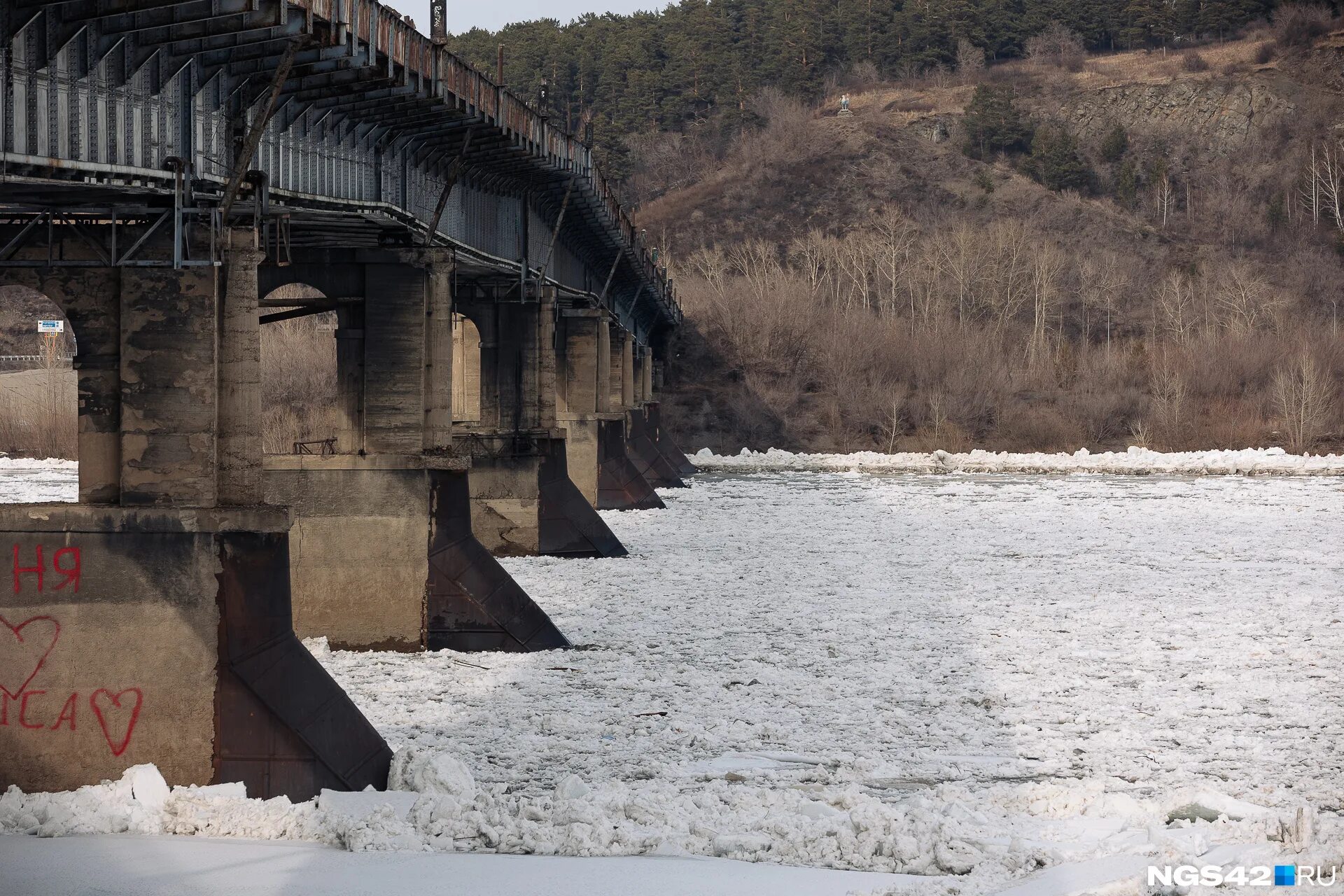 Проходит оби. Ледоход на оби. Проходит оби. Проходит оби. Оби вывеска.