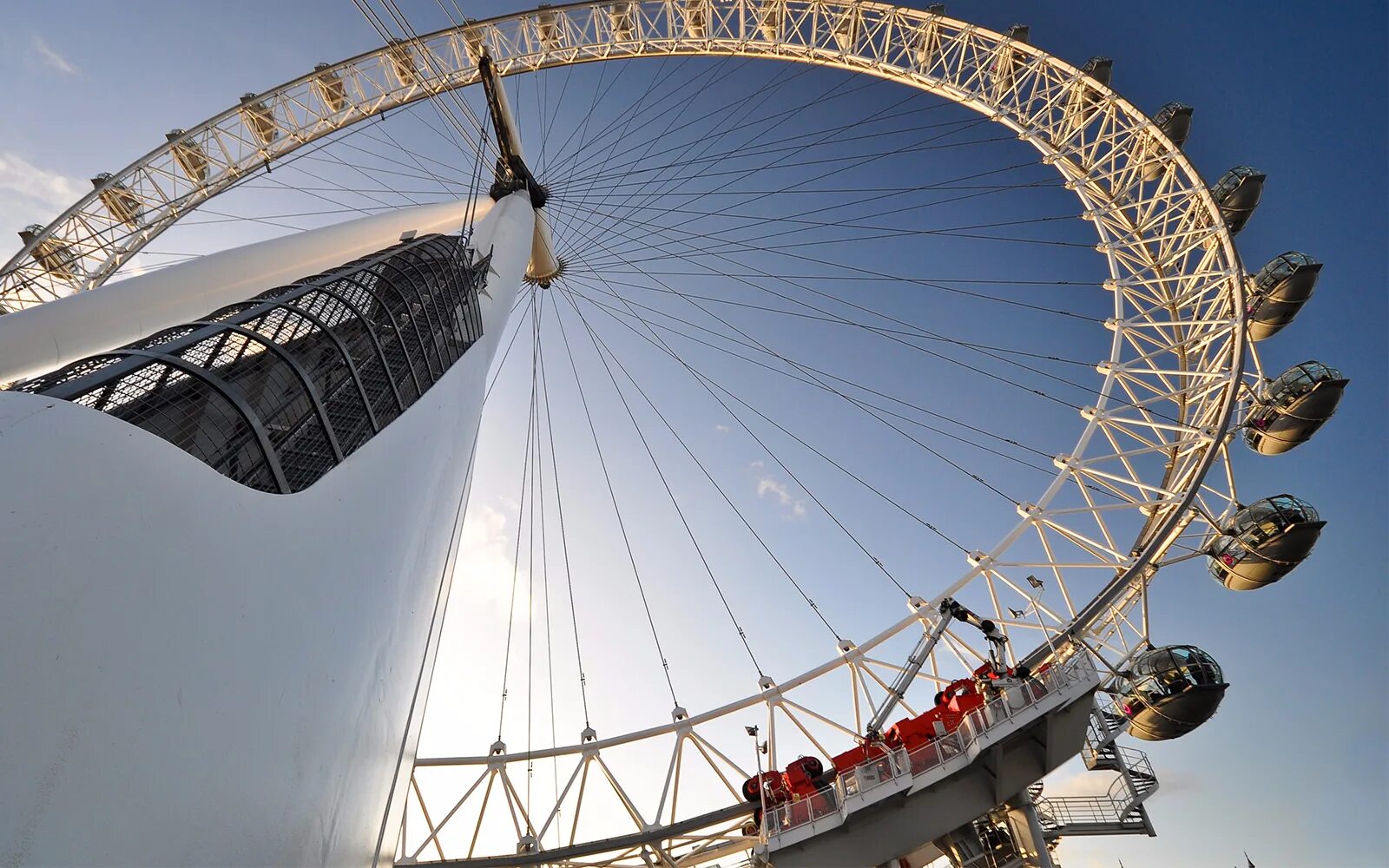 One of the london s. Лондонский глаз London Eye. Лондон колесо обозрения глаз Лондона. Лондонский глаз колесо обозрения Великобритания. London Eye (лондонское колесо обозрения)..