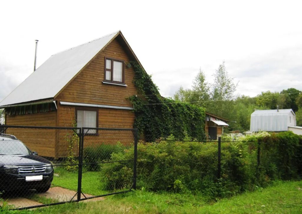 Продается дом на 2 км. Дача под Москвой. Дачный домик 100 км от МКАД. Дом в деревне по Калужскому шоссе. Дача в СНТ.