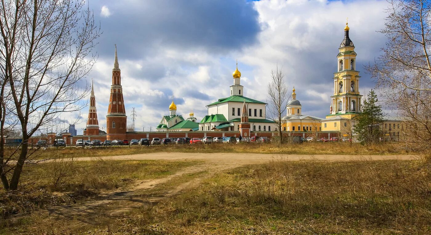 Святыни коломенского. Богоявленский Старо-Голутвин монастырь. Коломна монастырь Старо Голутвинский. Голутвин монастырь в Коломне. Коломна Богоявленский Старо-Голутвин.