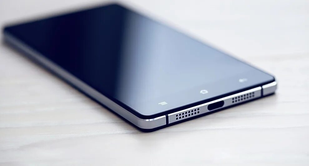 стильный смартфон. Sharp aquos безрамочный. квадратным экран телефон. смартфон шарп безрамочный. блэкберри новый смартфон.