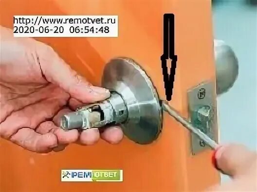 Как снять декоративную накладку с ручки. Крепление ручки кноб. Дверная ручка v31b12. Ручка дверная с кнопкой сириус 7500р. Как снять ручку с межкомнатной двери с защелкой круглую.