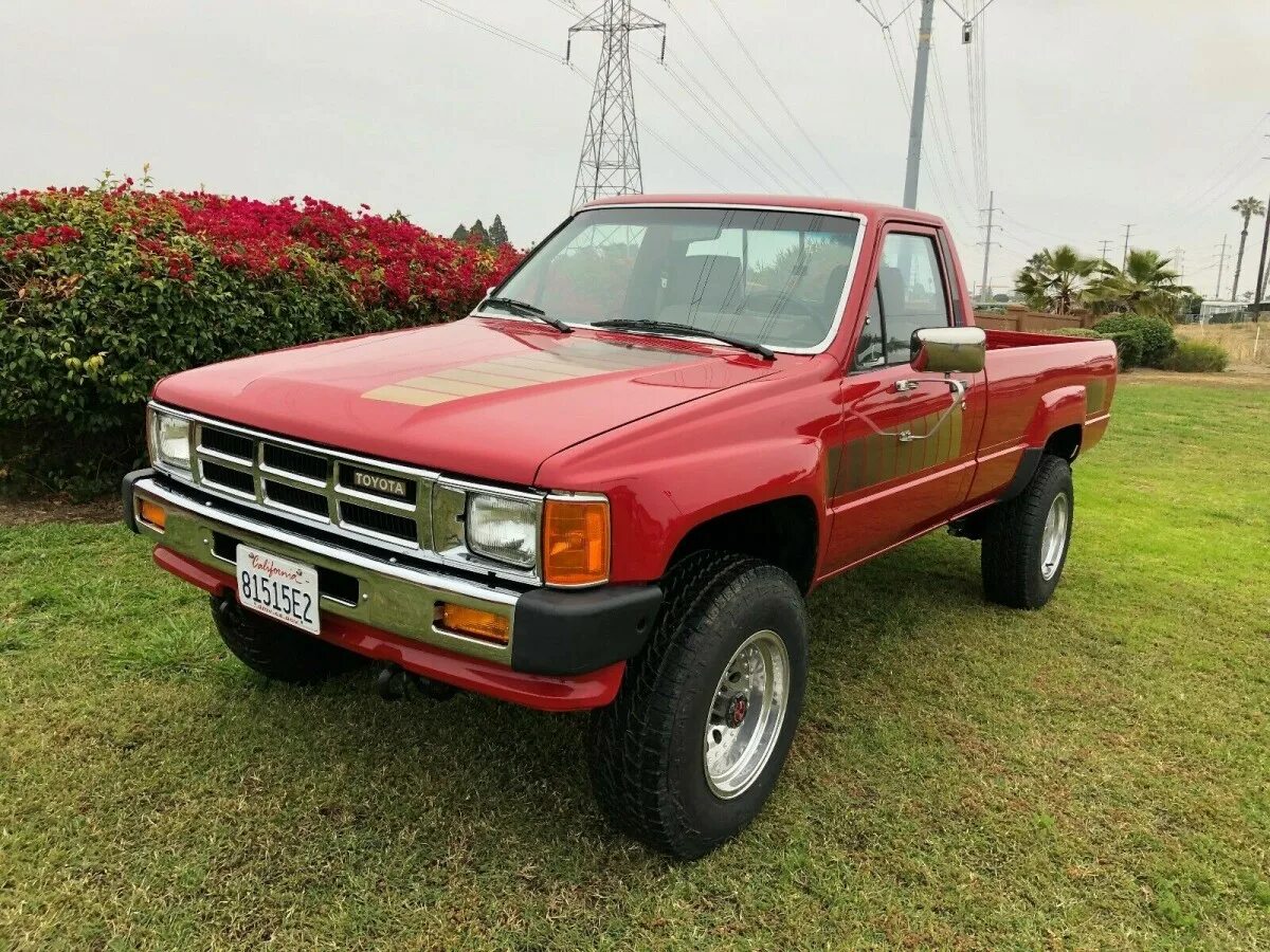 Тойота дизель продажа. 1985 Toyota sr5 Pickup. Toyota Hilux 1985. Тойота sr5 1985. Тойота Хайлюкс 1985.