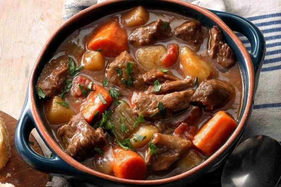 Как потушить картошку с мясом говядины. Тушеное мясо. говядина. блюда из тушеного мяса. жаркое из говядины.