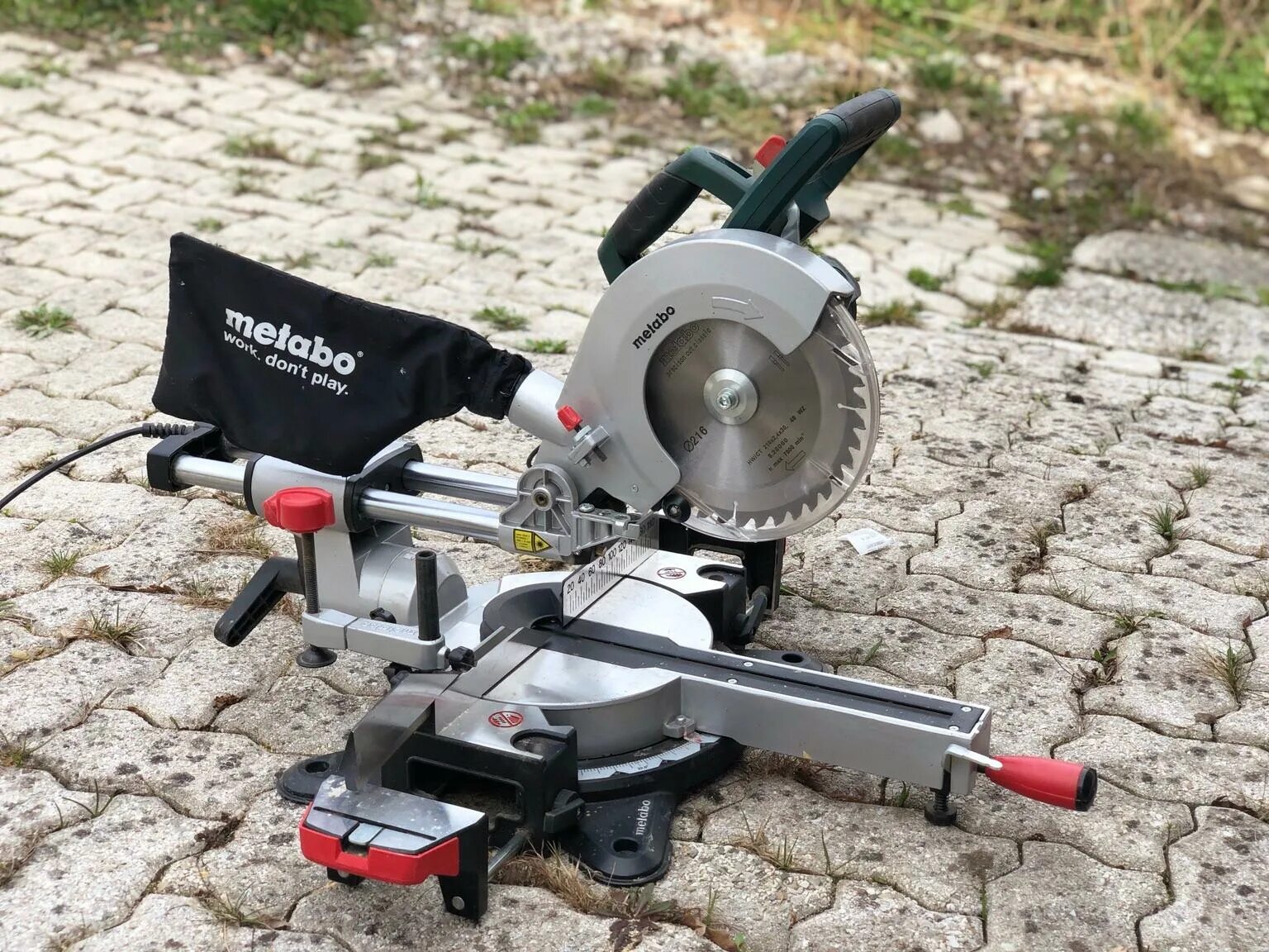 Лучшие торцевые пилы. Metabo KGS 216. Metabo KGS 216 M книжка. Торцовочная пила Metabo KGS 216 619263950. Редуктор для торцевой пилы Metabo KGS 255 Plus (0102550100 10).