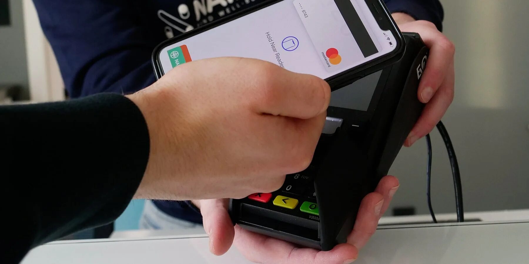 Бесконтактная оплата с телефона. Система бесконтактной оплаты Apple pay. Платежный стикер. NFC Стикеры для оплаты. Оплата стикером что это