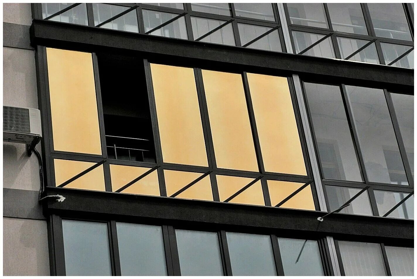 Пленка на окна балкона. Солар бронза стеклопакет. Тонировка окон. Тонированный балкон. Тонировка балкона.