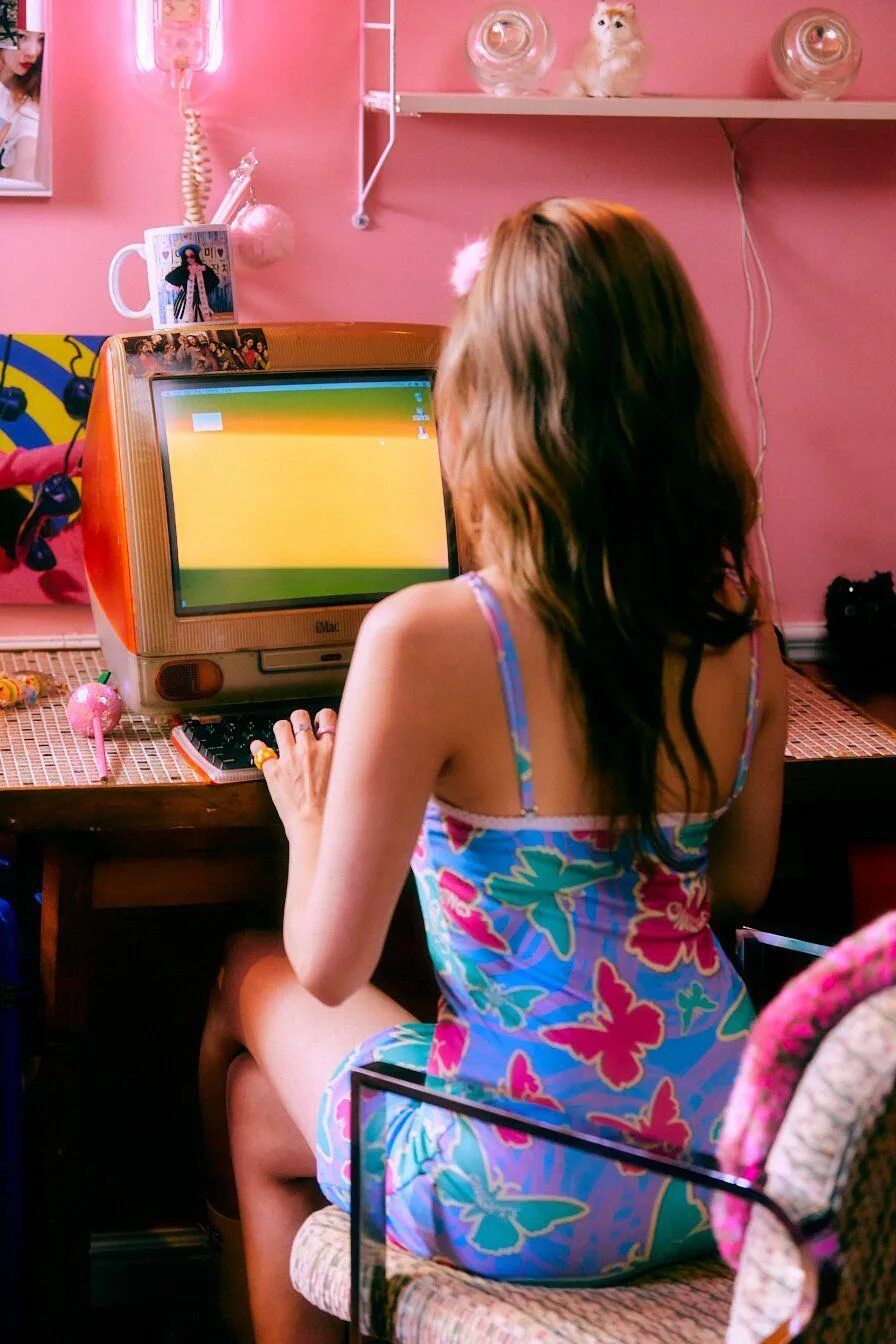Can you play with us. You can&#039;t sit with us сонми. sunmi you cant sit with us. sunmi 1/6. sunmi you can sit whith us обложка.