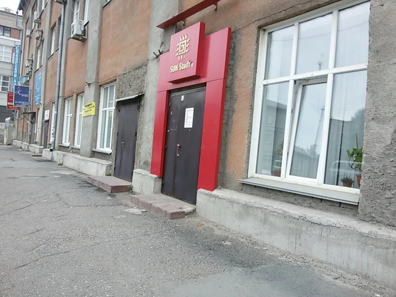 автосервис на колесах. холодильник из стали. Sun новосибирск. красный проспект 55. ул.