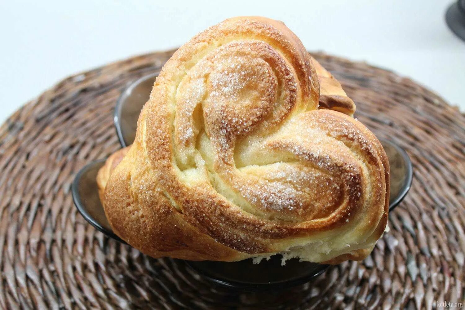 Розовые плюшки. Булочки с сахаром. Всякие плюшки. Всякие плюшки. Сахарные булочки.