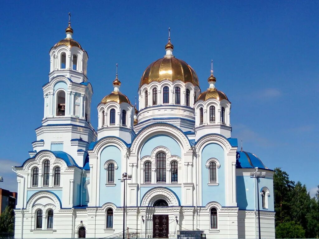 Церковь во имя пресвятой богородицы. Храм Покрова Пресвятой Богородицы Заречный. Храм Покрова Пресвятой Богородицы Заречный Свердловская область. Храм во имя Покрова Божьей матери Заречный. Храм Покрова Пресвятой Богородицы Новосибирск.