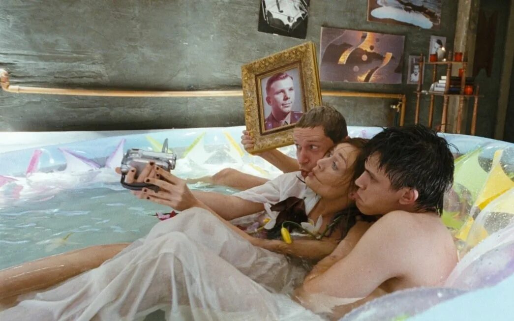 Закрытые пространства 2008. Закрытые пространства 2008 мария машкова. леонид бичевин закрытые пространства. мария машкова закрытые пространства. леонид бичевин в фильме закрытые пространства.
