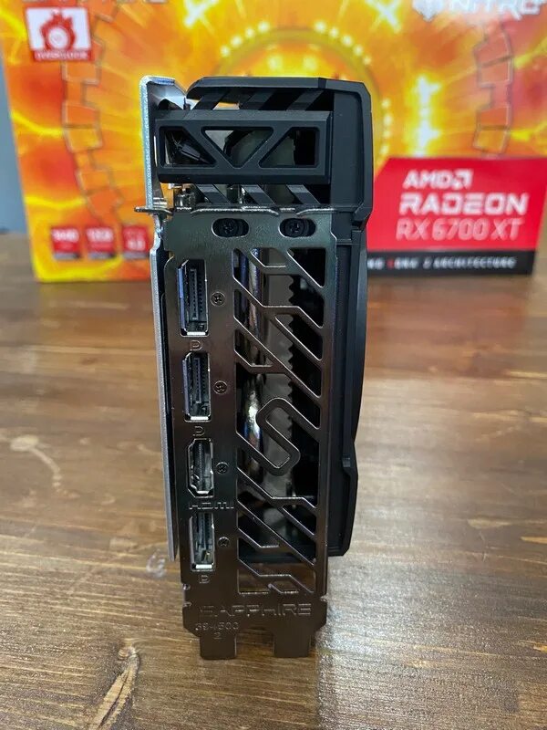 Sapphire rx 6700 xt nitro. RX 6700 XT Nitro+. Держатель для видеокарты RX 6700xt. Радион rx6700xi. Коробка Radeon RX 6700 Nitro+.