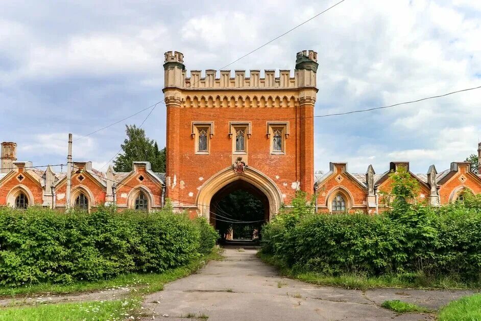 Конюшни в петергофе. Императорские дворцовые конюшни Петергоф. Петергоф конюшни Бенуа. Императорские конюшни в Петергофе. Императорские конюшни Бенуа.