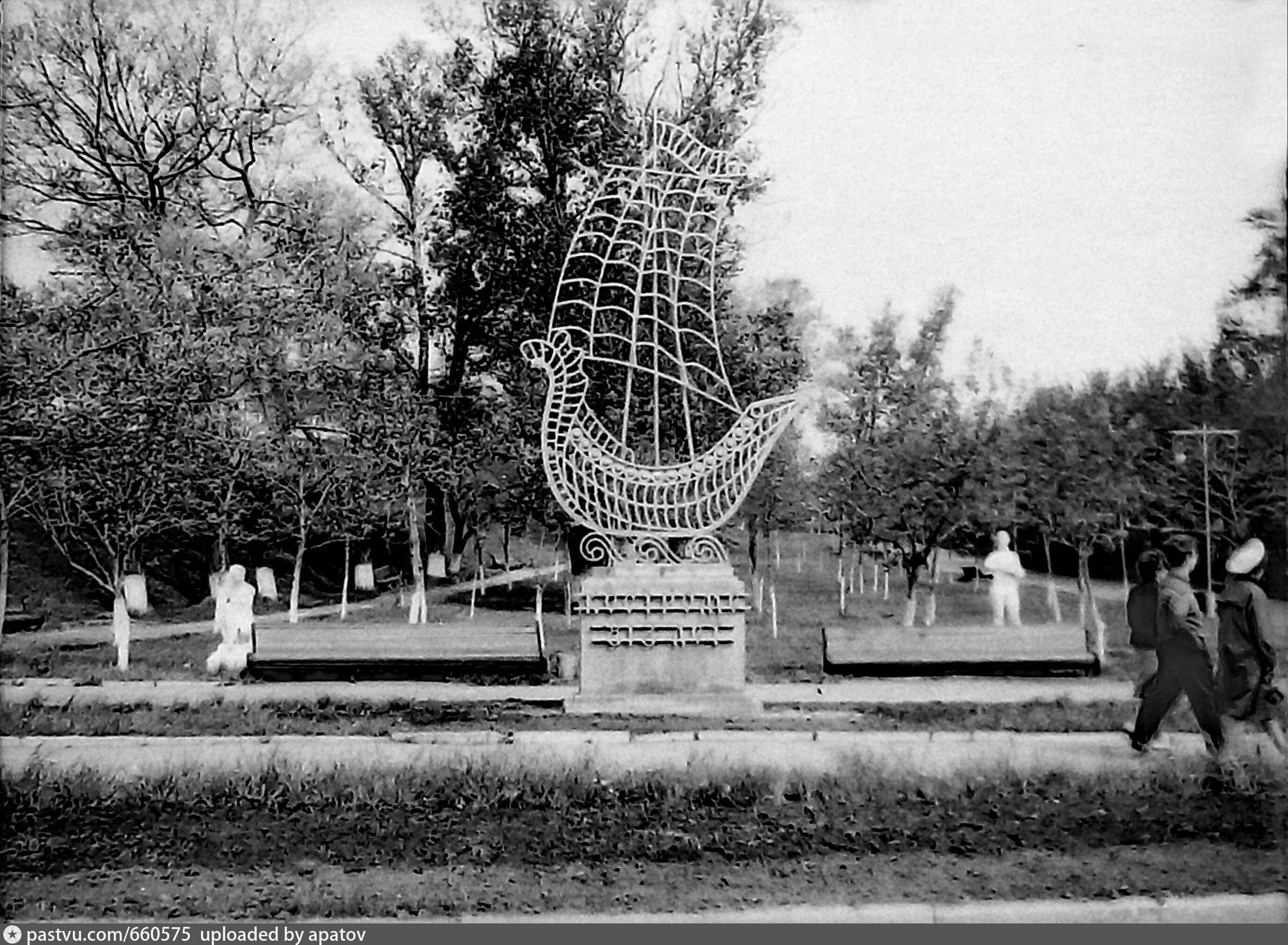 Герб Костромы. Символ Костромы. Ретро статуи. Ладья кострома