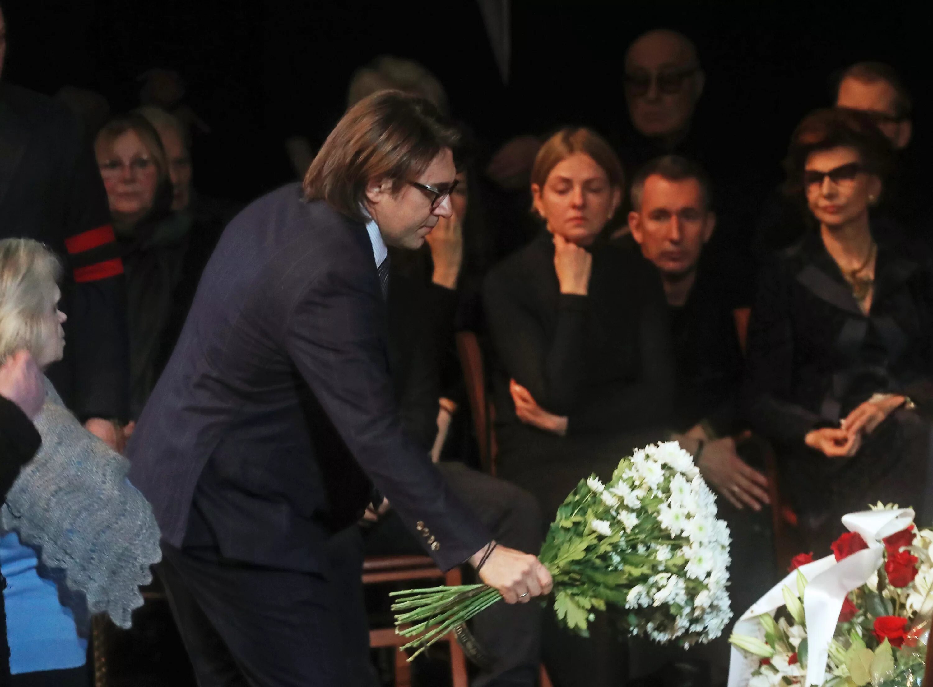 Почему юли не было на похоронах. Похороны Анастасии Заворотнюк 2022. Похороны Анастасии Заворотнюк.