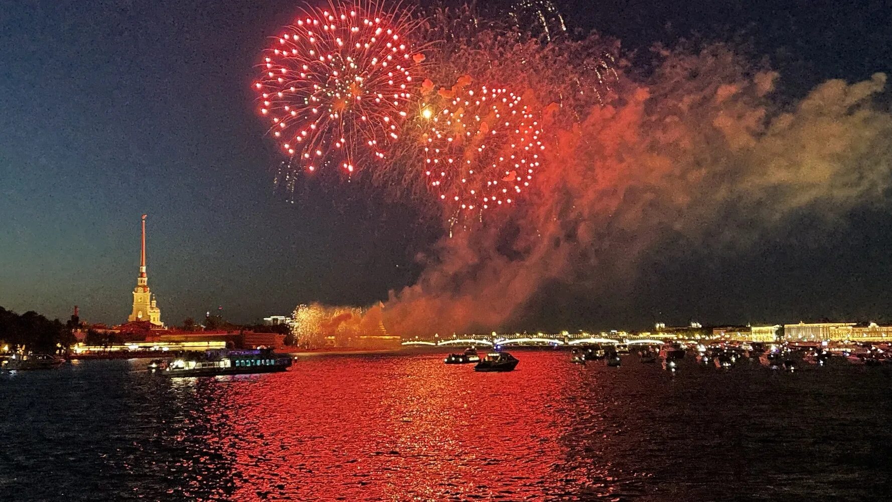 Концерт на дворцовой площади. Ростральные колонны. Петропавловская крепость салют. День города санкт петербурга 2024 27 мая. Кунсткамера.
