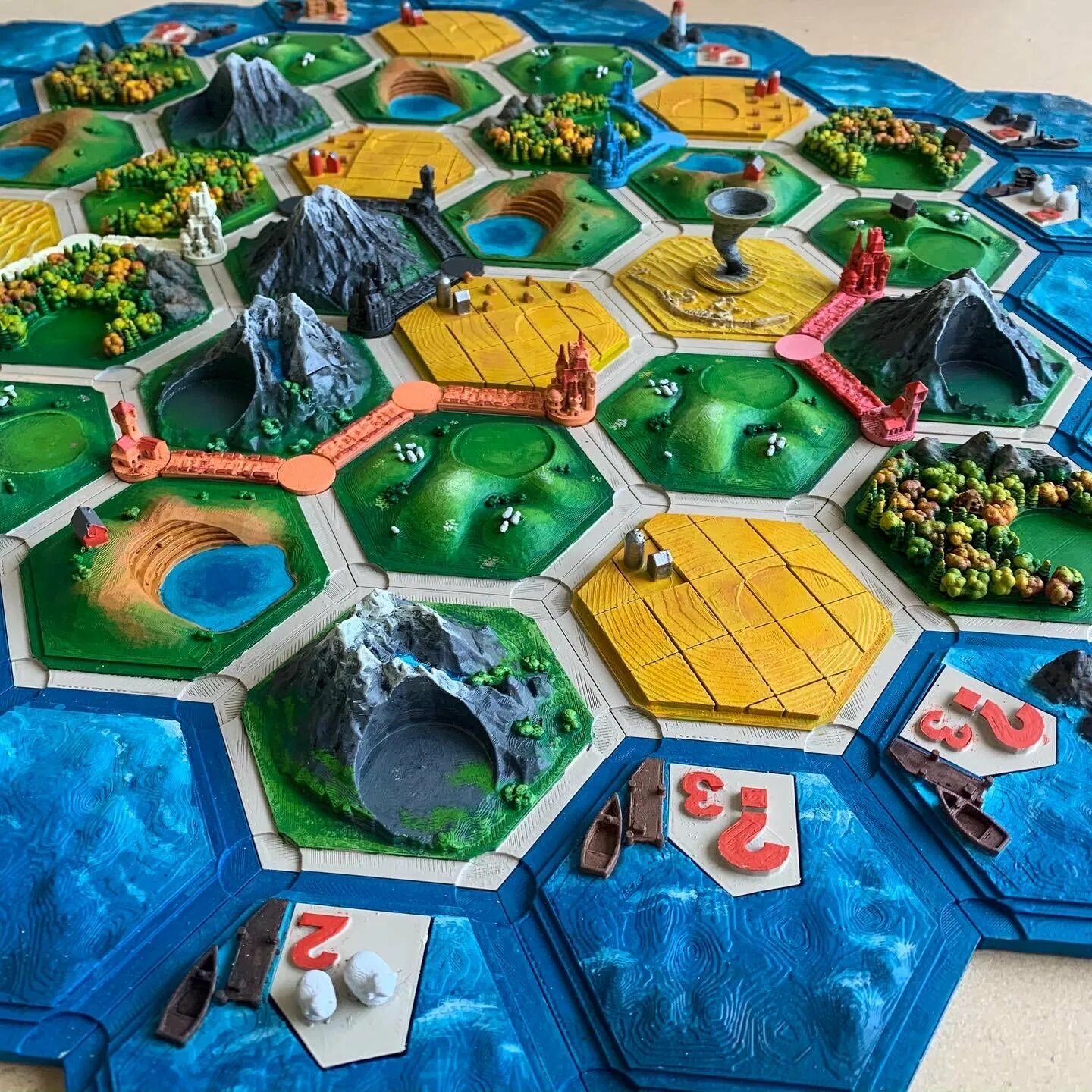 Колонизаторы Siedler Catan. Catan 3d. Катан колонизаторы хобби гейм. Колонизаторы настольная игра 3 д. Catan колонизаторы