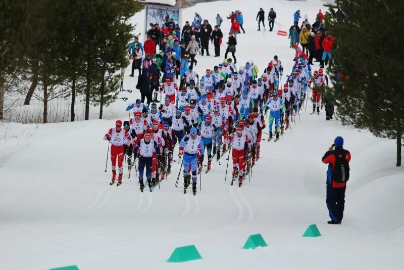 Малиновка чемпионат россии по лыжным. Малиновка лыжные гонки. Лыжная база Снежинка Соликамск. Кубок России по биатлону в Тюмени Масстарт. Горнолыжная база Снежинка Альметьевск.