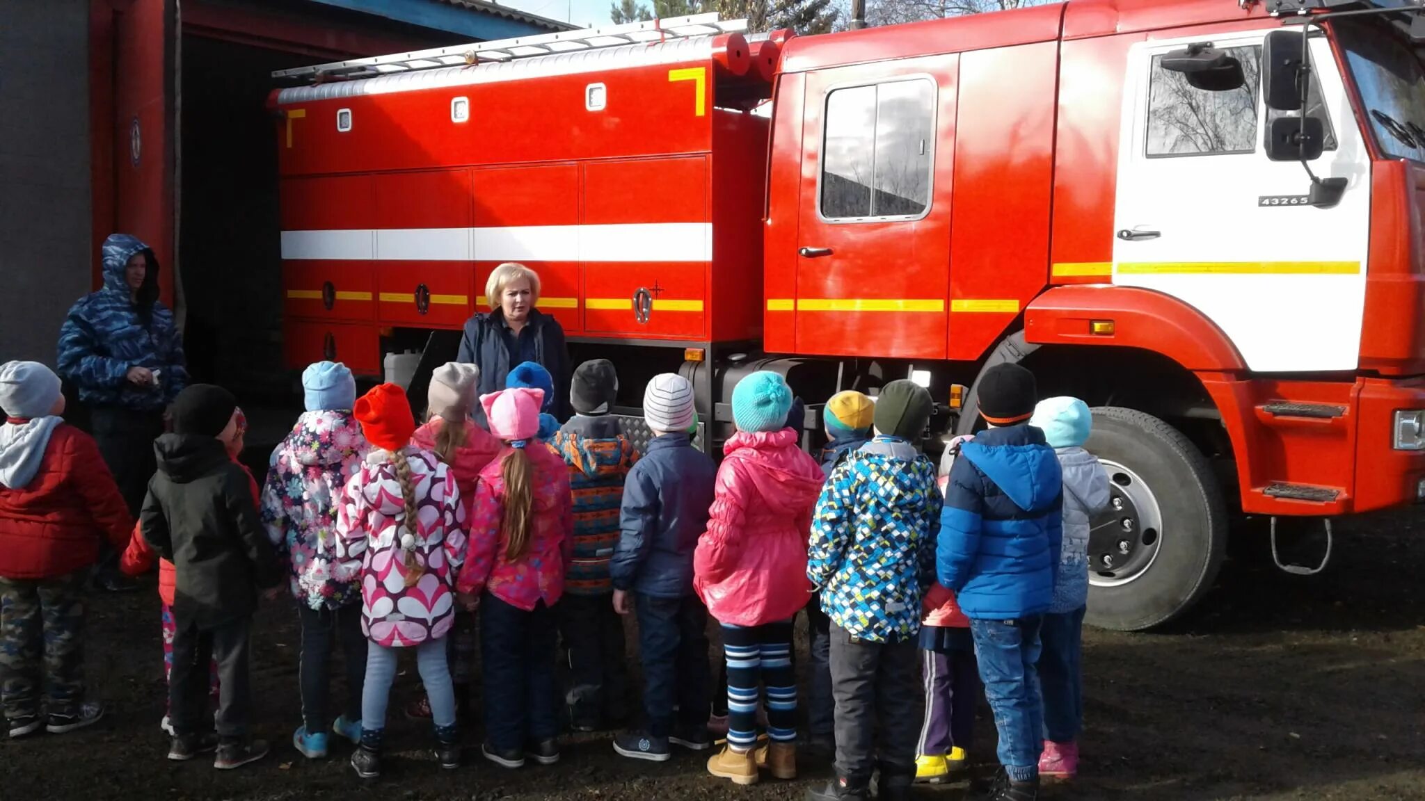 экскурсия в пожарную часть для дошкольников. москва экскурсия для детей пожарные. 43 пч москва. пожарная часть жулебино экскурсия. 64 пожарная часть москва.