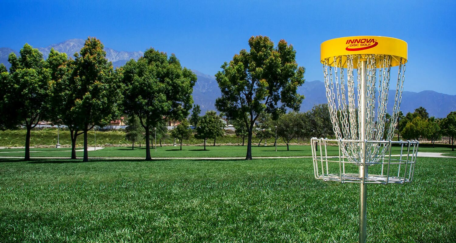 Disc golf. Диско гольф. Дисковый гольф. Диск гольф игра. Frisbee golf.