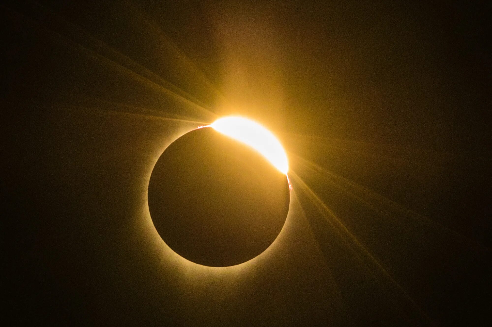 Eclipse Solar затмение. Полное и кольцеобразное солнечное затмение. Солнечное затмение красивые картинки. Частичное солнечное затмение.