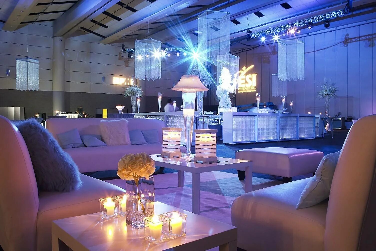 Лаунж бар лайт. Неоновое освещение в кафе. Рестораны manhattan нью йорк. Лаунж бар лайт. Стена для ресторана лаунж.