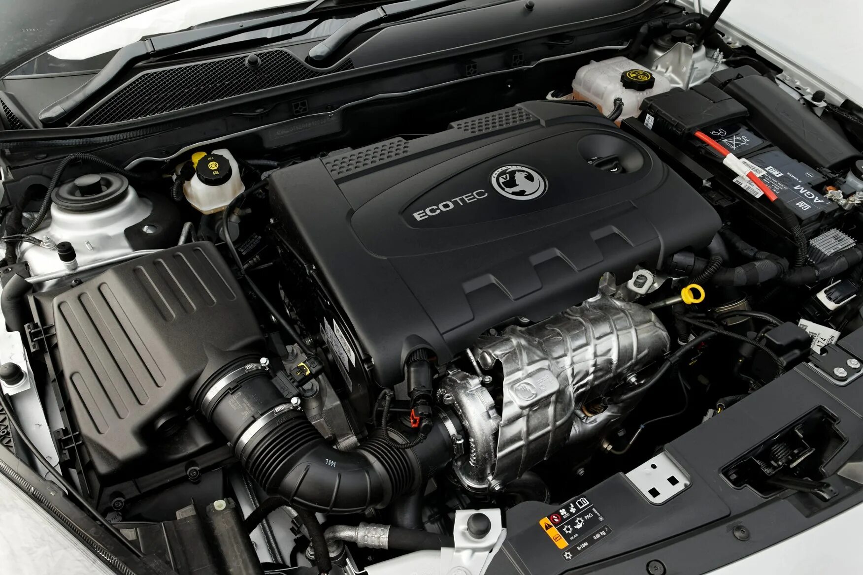 Opel insignia дизель. Инсигния 2.0 дизель. Мотор Опель Инсигния 2.0 турбо. Инсигния 1.6 турбо двигатель. Опель Инсигния 1.8 мотор.