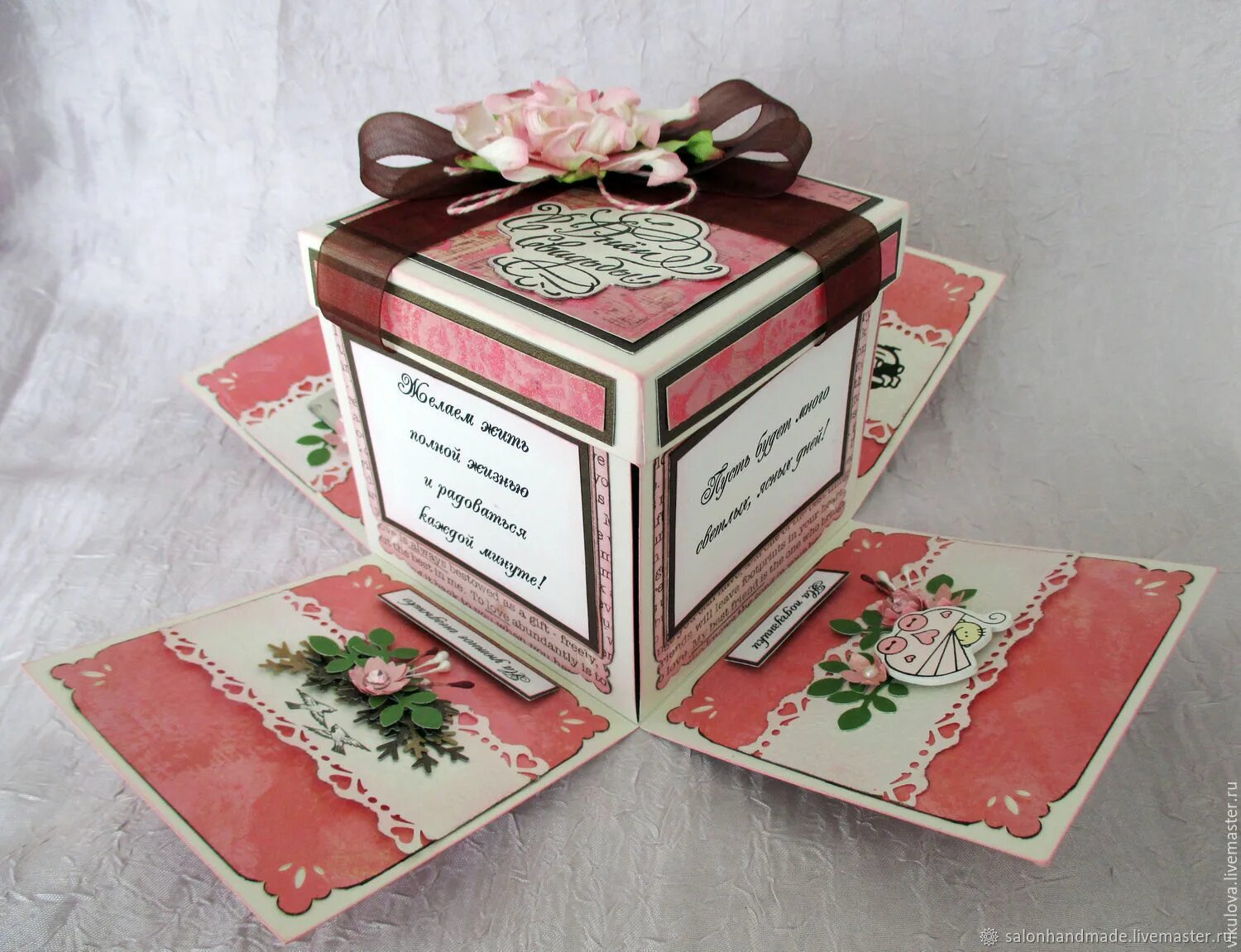 коробочка с сюрпризом на дне. подарочная коробочка с сюрпризом. коробочка с сюрпризом на дне. коробка с пожеланиями и сюрпризами. коробочка с сюрпризом на дне.