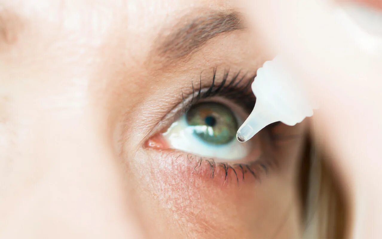 Цвет глаз гетерохромия центральная. Разные капли в разные глаза. Капли при синдроме сухого глаза. Разные капли в разные глаза. Гетерохромия зеленый и карий.