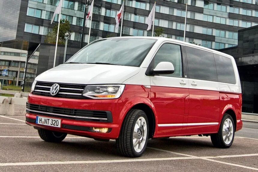 Купить фольксваген транспортер в москве. Volkswagen t6. Volkswagen Multivan t6 микроавтобус. Volkswagen Transporter t6 сбоку. Фольксваген Транспортер т6 графит.