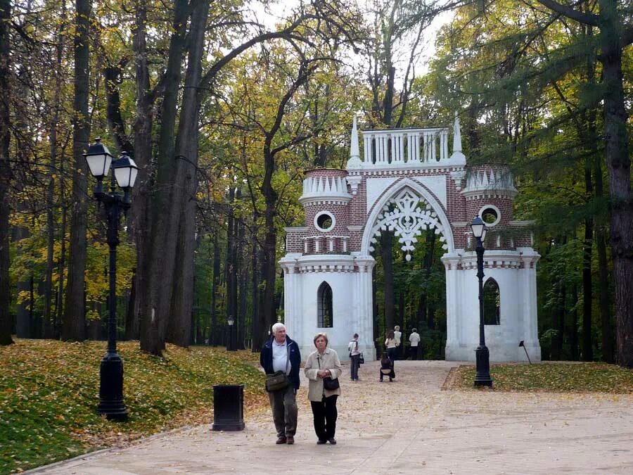 Ворота царицыно. Баженов Царицыно виноградные ворота. Царицыно музей-заповедник ворота. Ворота в Царицыно Баженов. Фигурные ворота в Царицыно в Москве Баженов.