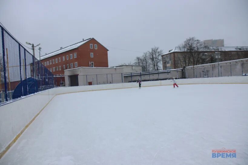 Каток ивантеевка парк. Ивантеевский ледовый дворец вакансии. Каток в парке дружбы, москва. Каток на детской в ивантеевке. Каток в пушкине.