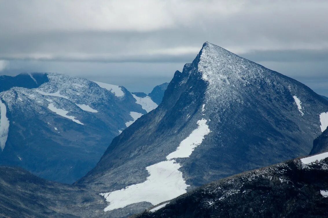 Самая высокая точка скандинавских гор. Пик Галлхепигген. Норвегия Галлхепигген. Скандинавские горы Галлхёпигген. Галлхёпигген высота.